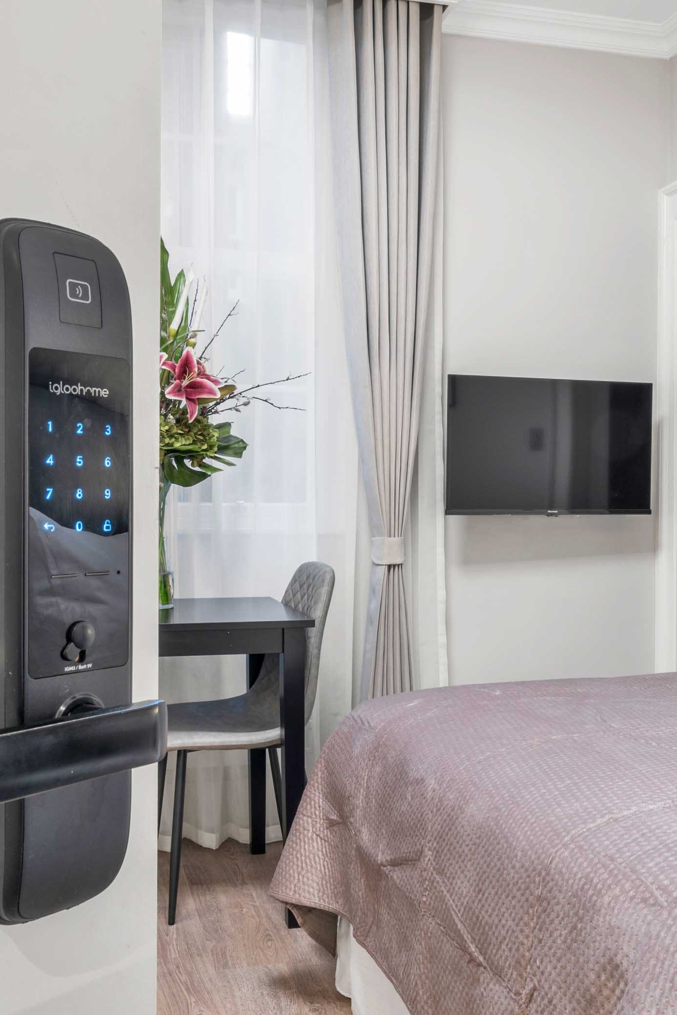 Bloomsbury Lower Ground Standard