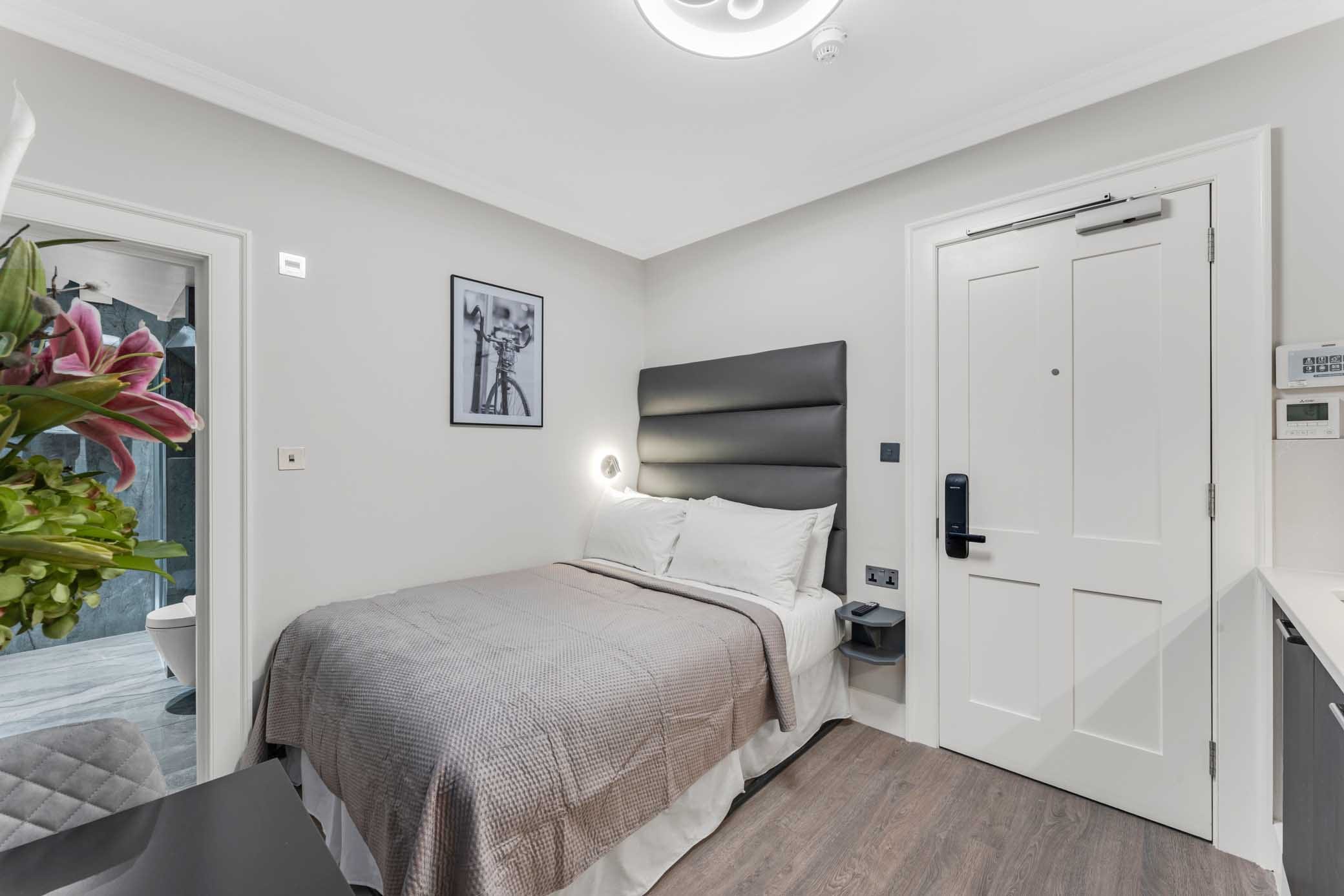 Bloomsbury Lower Ground Standard