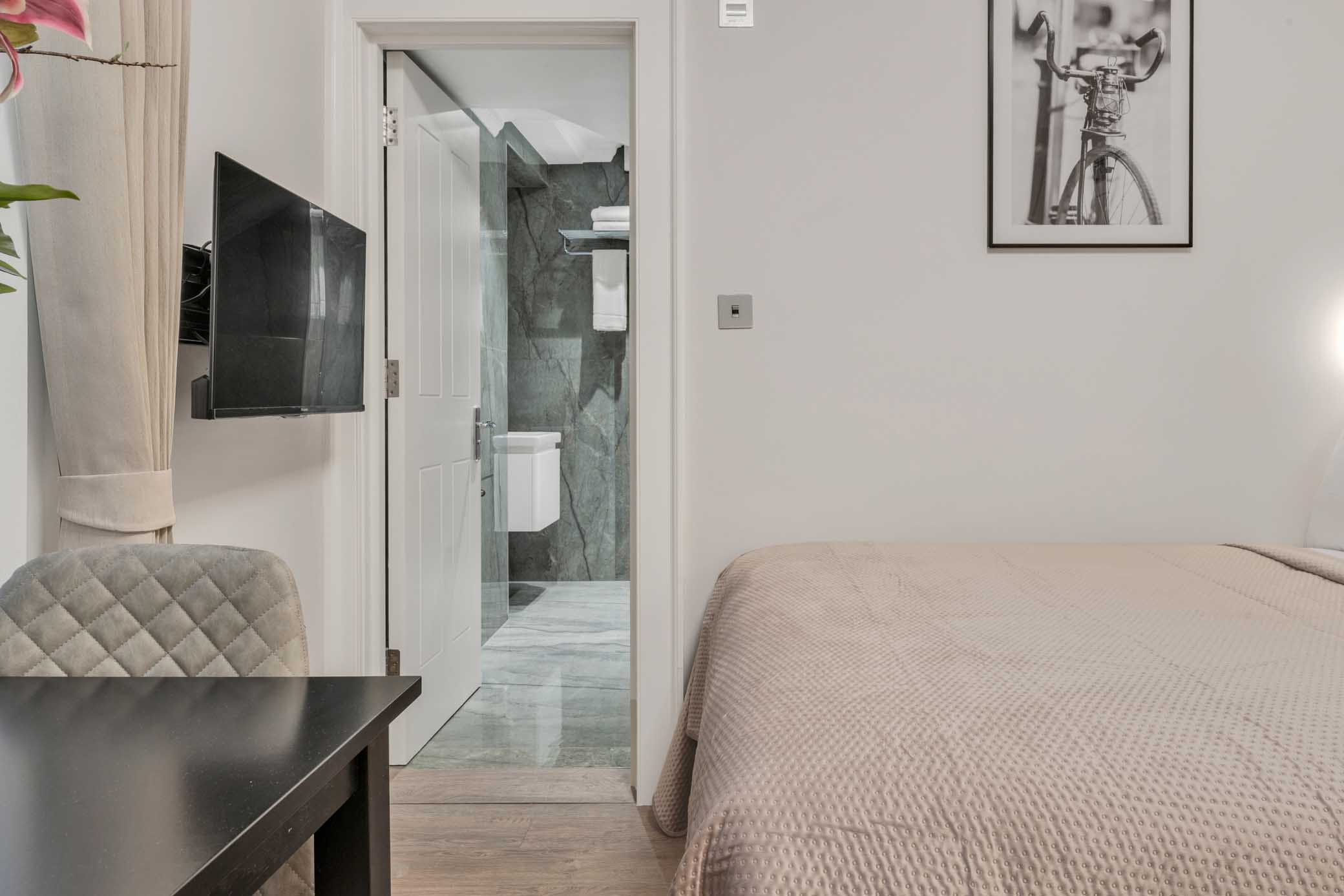 Bloomsbury Lower Ground Standard