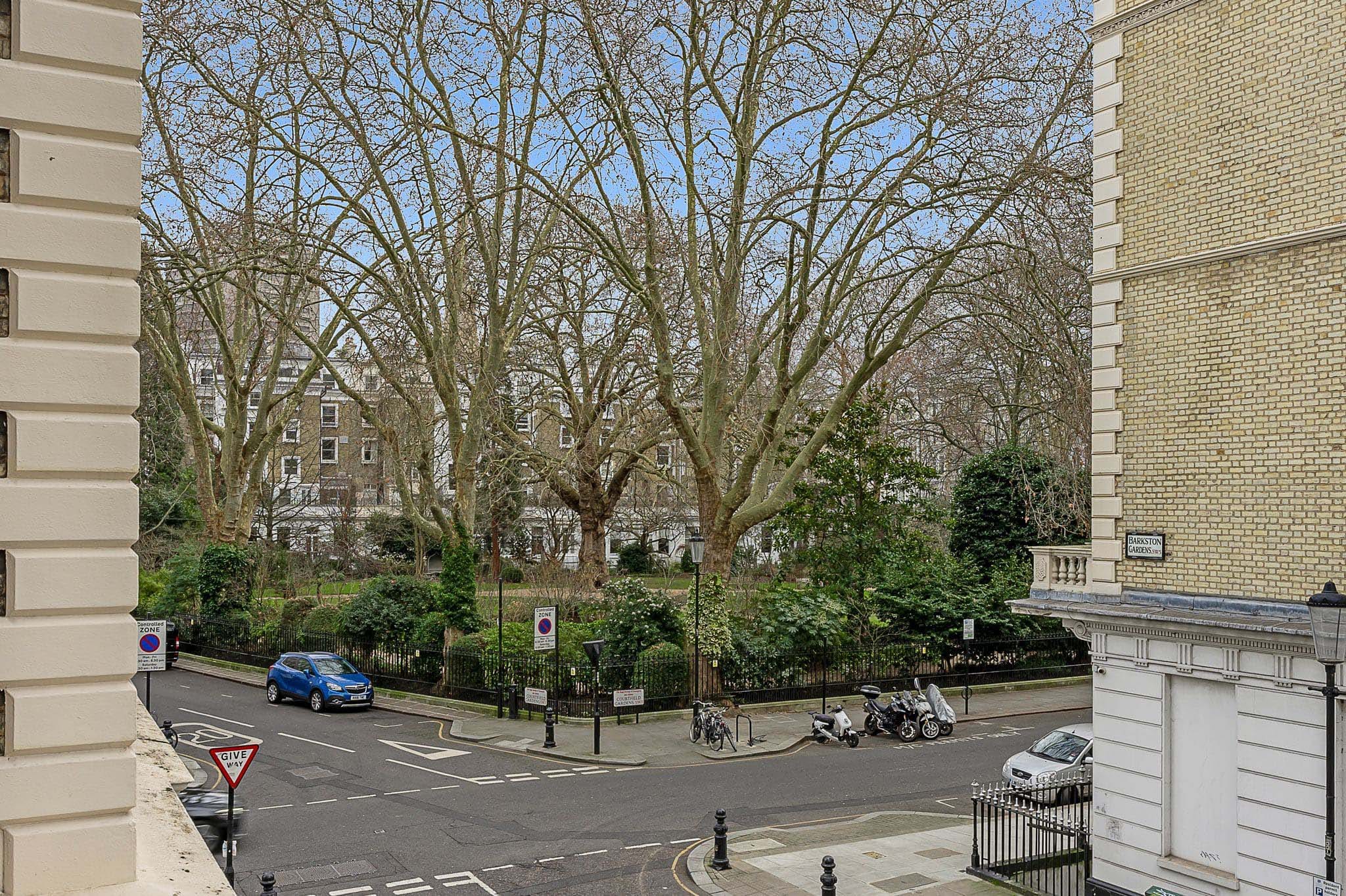 Kensington Mezzanine Studio