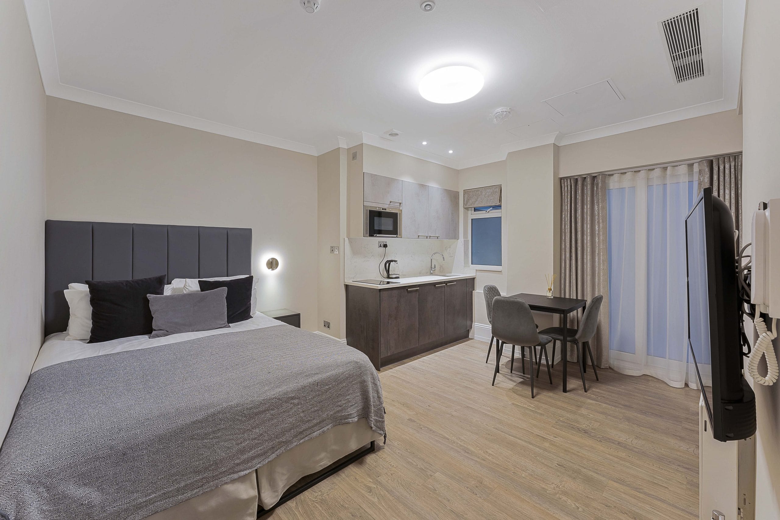 Kensington Lower Ground Deluxe Studio