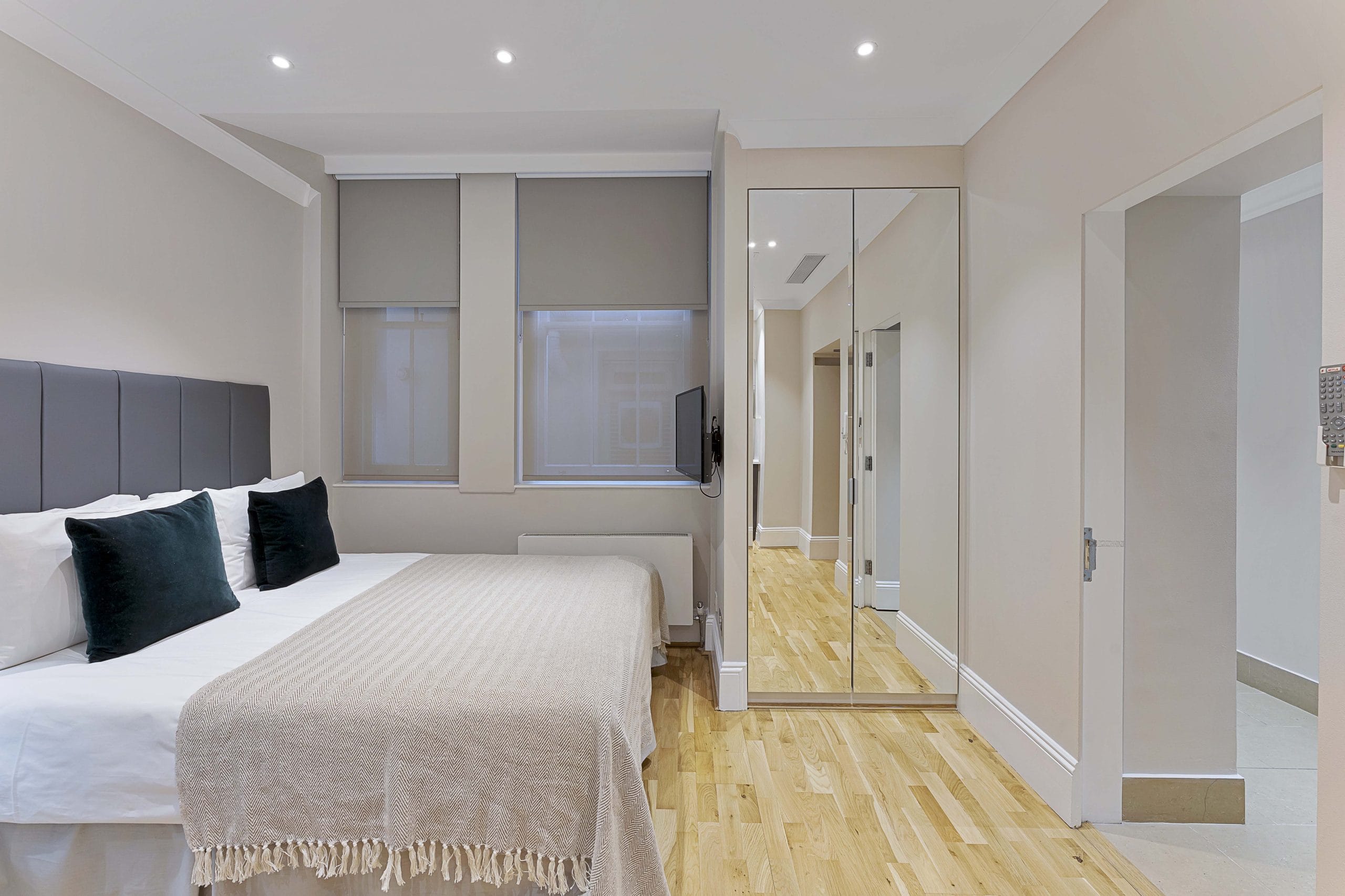 Kensington Lower Ground Deluxe Studio