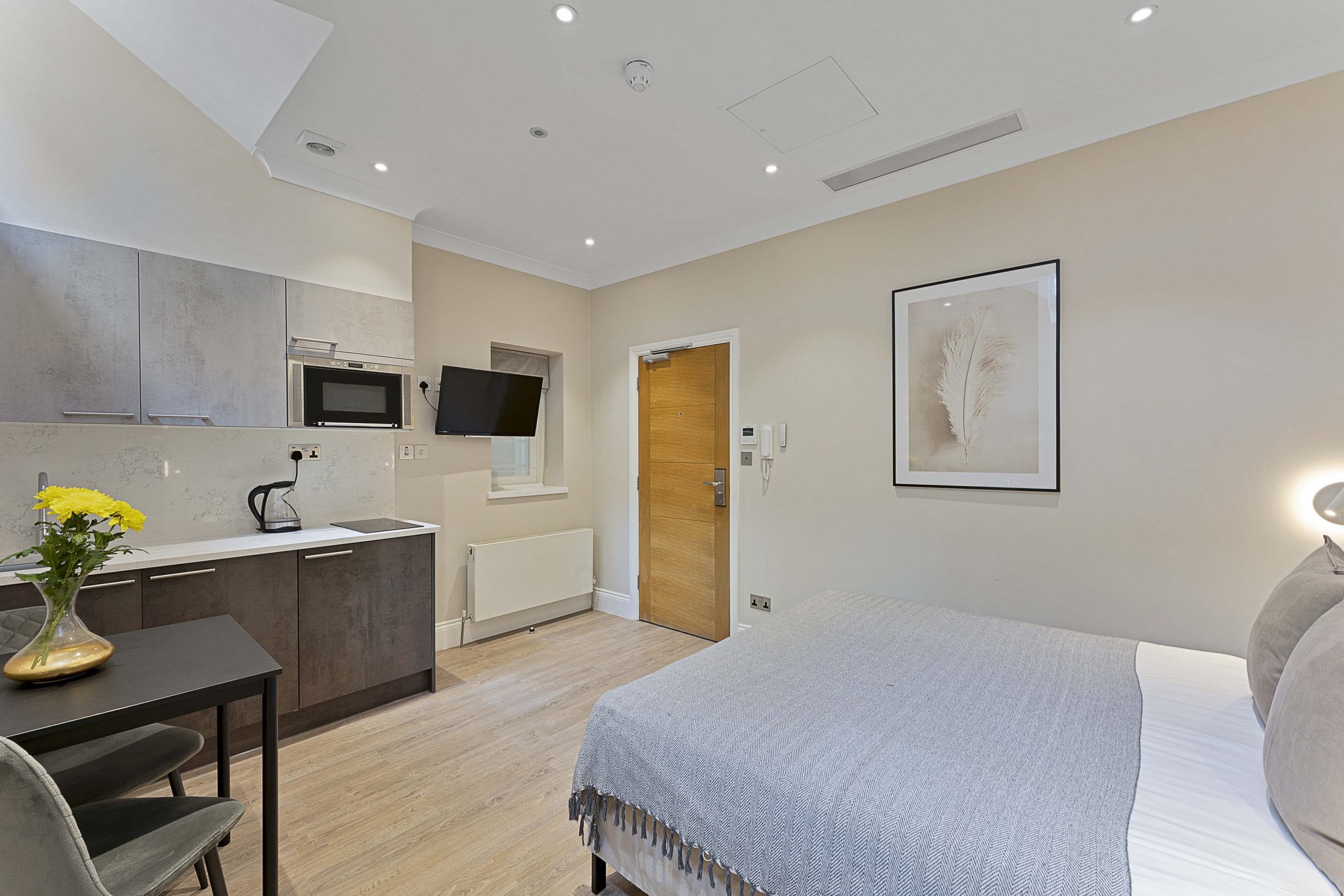 Kensington Lower Ground Deluxe Studio