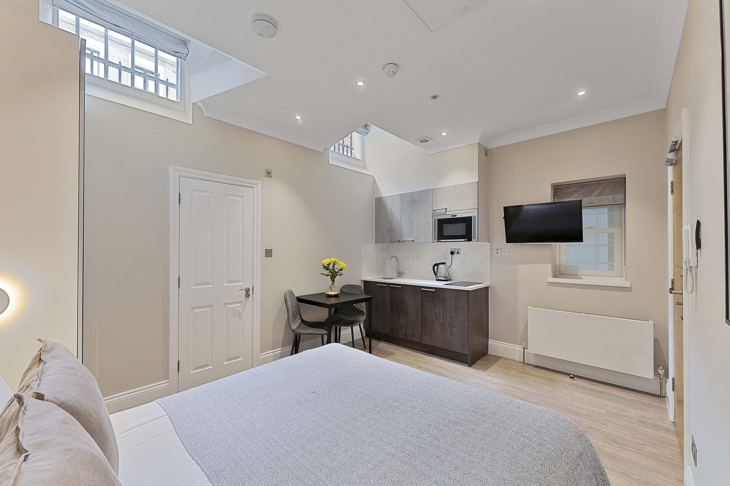 Kensington Lower Ground Deluxe Studio