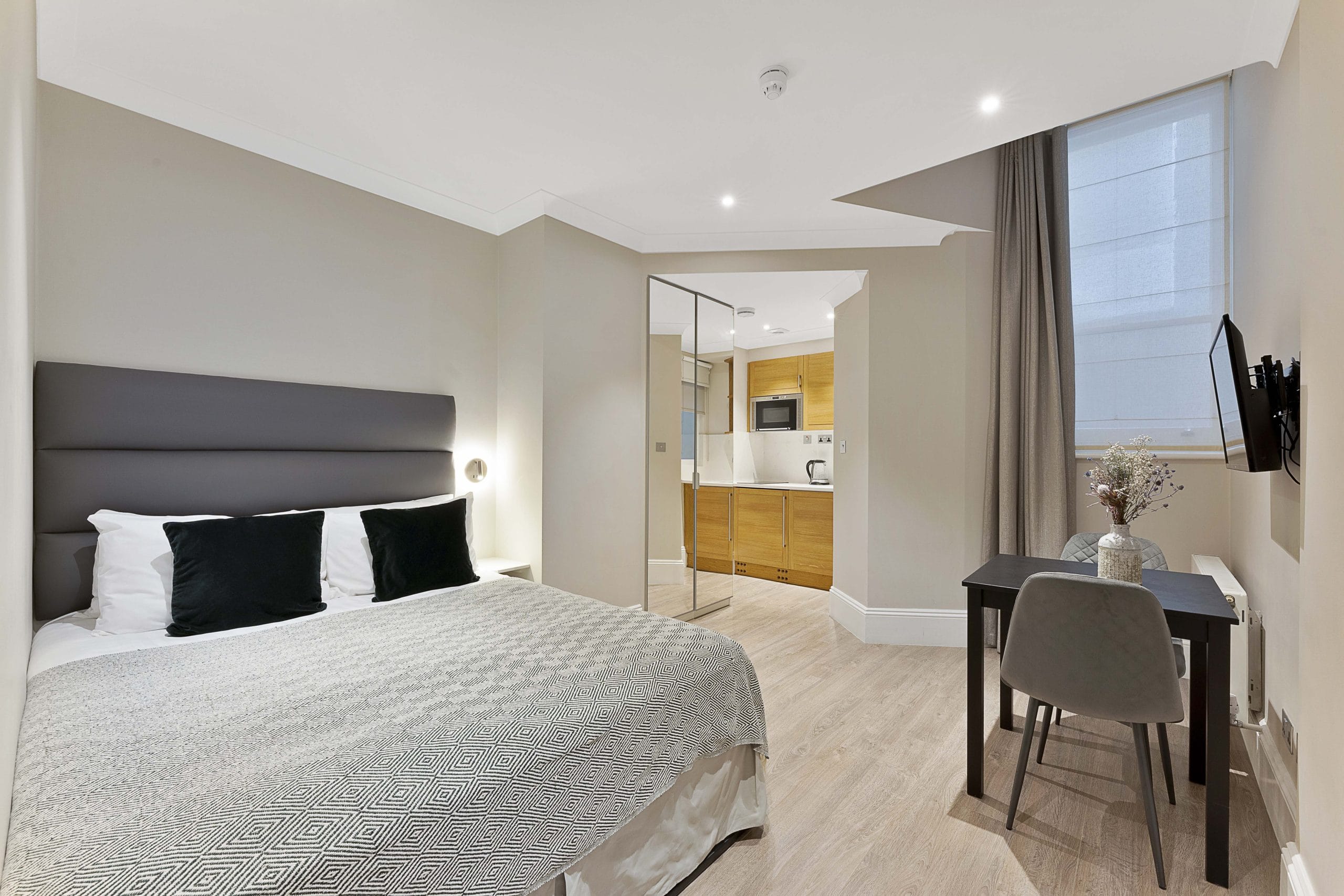 Kensington Lower Ground Deluxe Studio